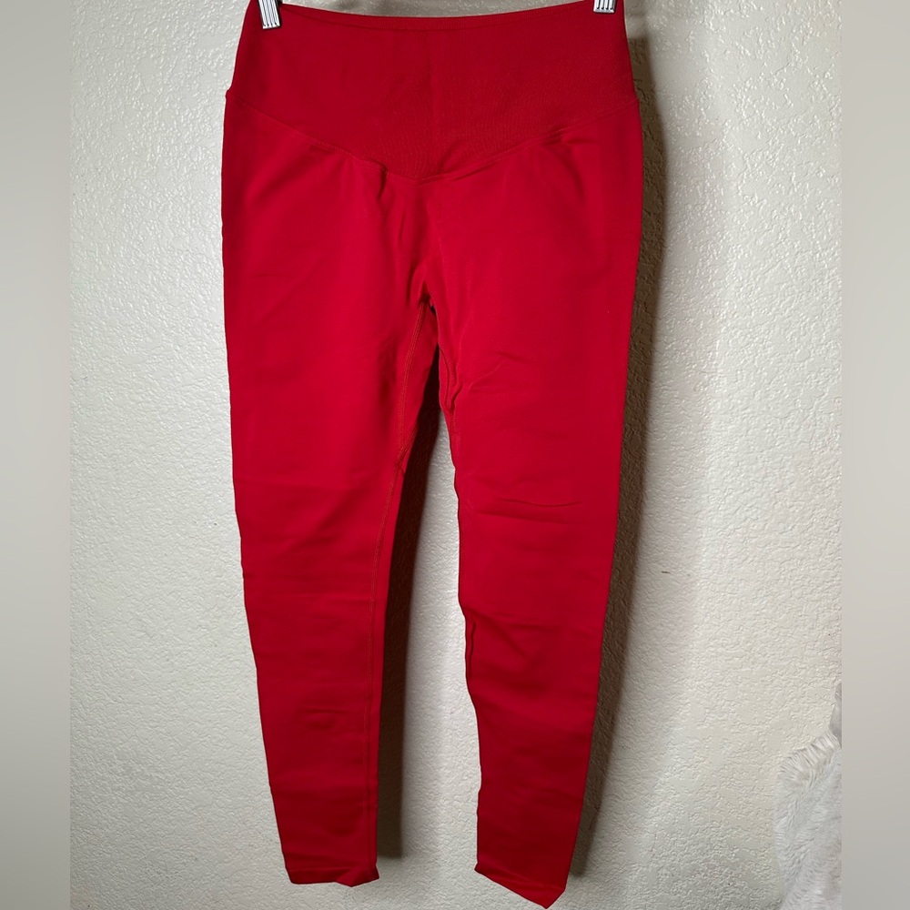 Bold Red Leggings with a Relaxed Fit - Picture 2 of 4